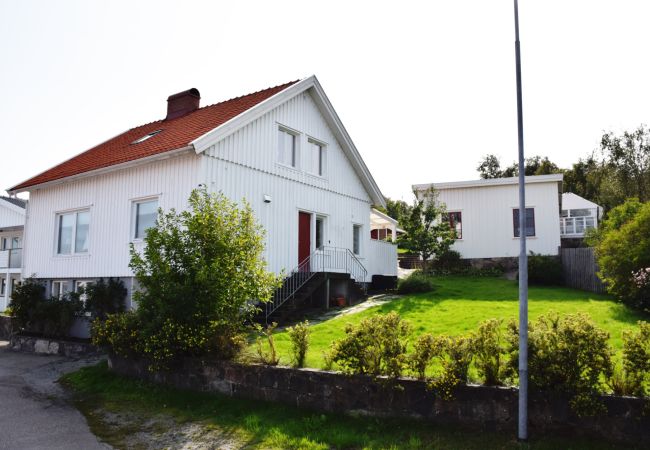 Stuga i Skärhamn - Stort hus nära havet i Skärhamn | SE09149 Stuga i Skärhamn - Stort hus nära havet i Skärhamn | SE09149