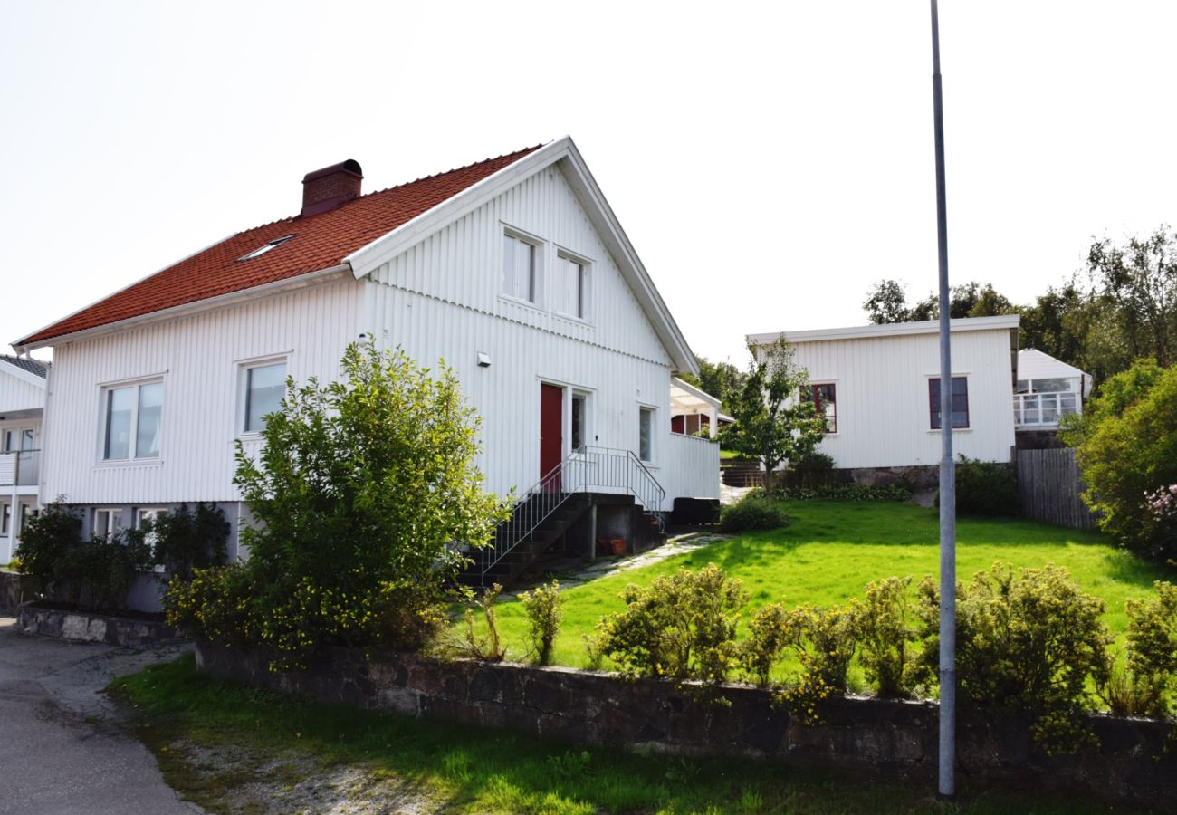 Stuga i Skärhamn - Stort hus nära havet i Skärhamn | SE09149