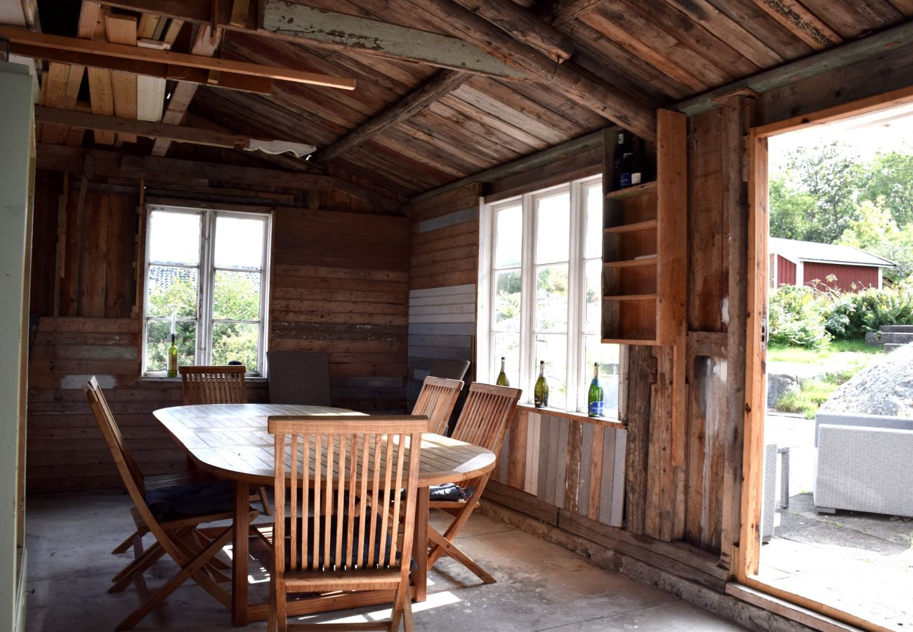 Stuga i Skärhamn - Stort hus nära havet i Skärhamn | SE09149