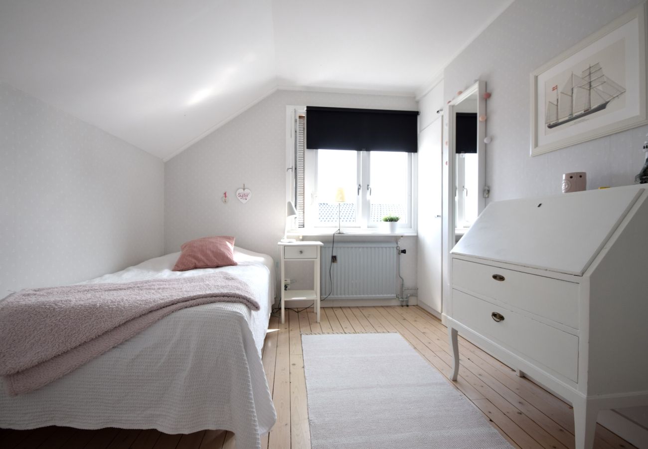 Stuga i Skärhamn - Stort hus nära havet i Skärhamn | SE09149