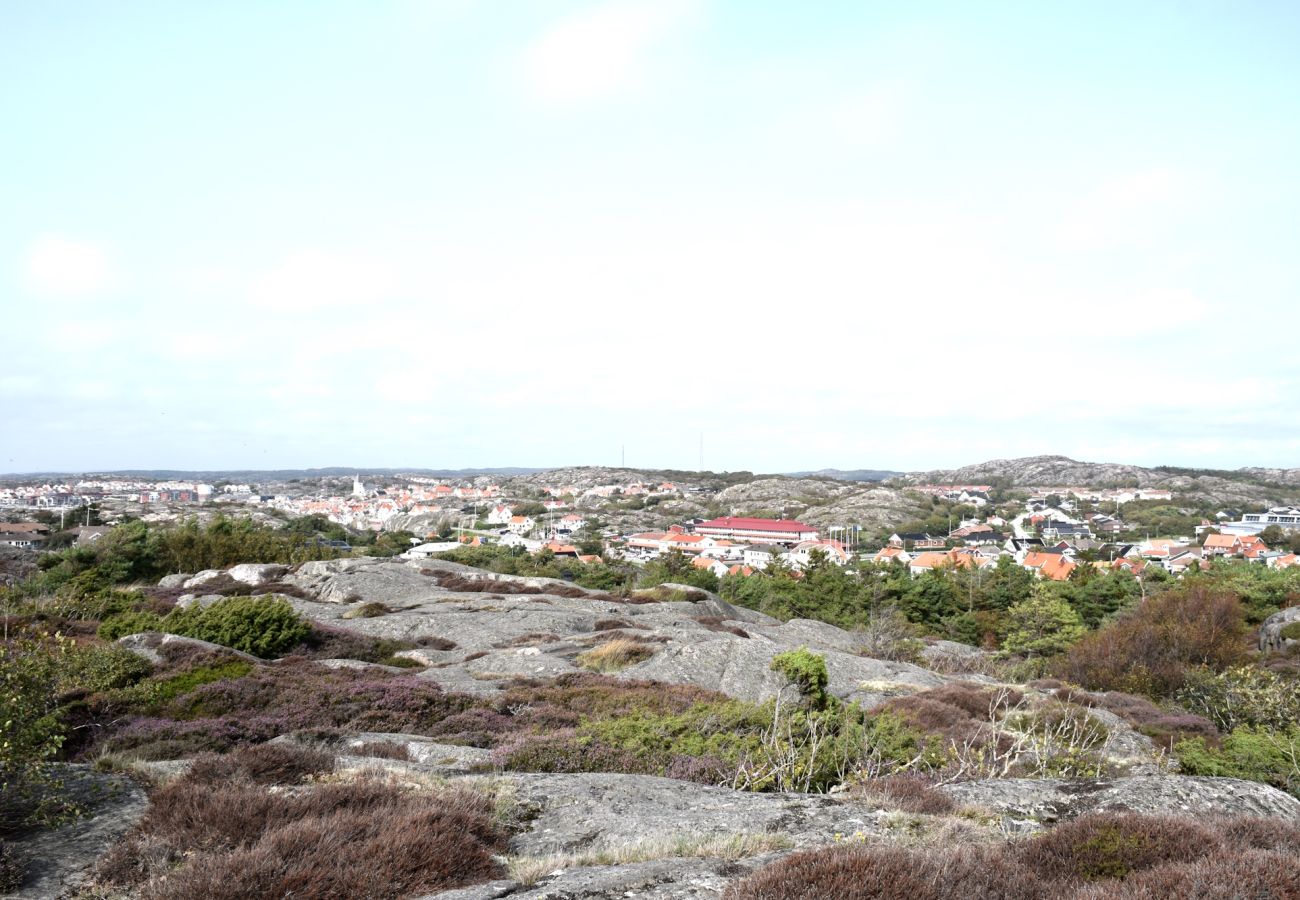 Stuga i Skärhamn - Stort hus nära havet i Skärhamn | SE09149