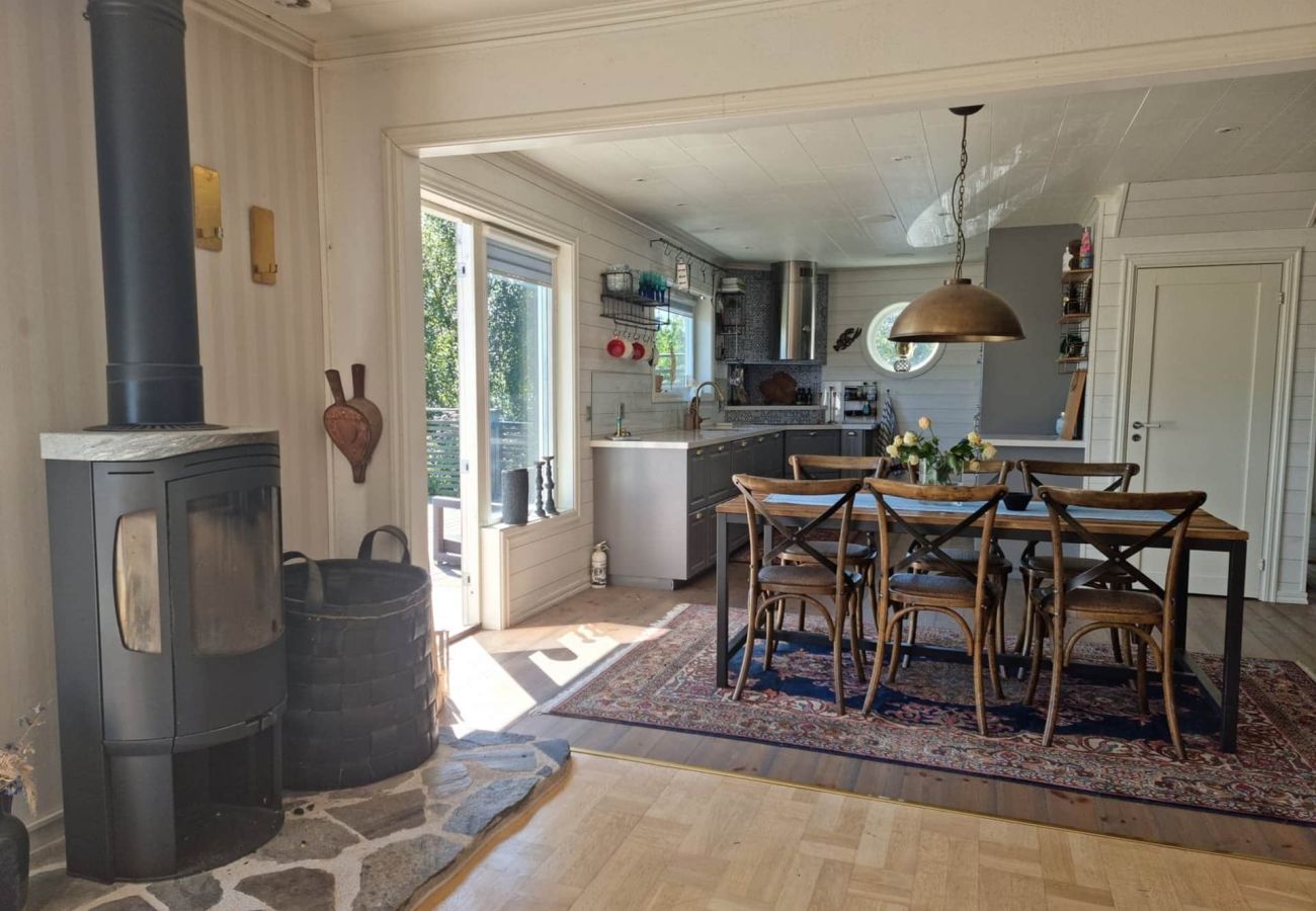 Stuga i Svanesund - Lovely sea view & walking distance to Svanesund beach | SE09150