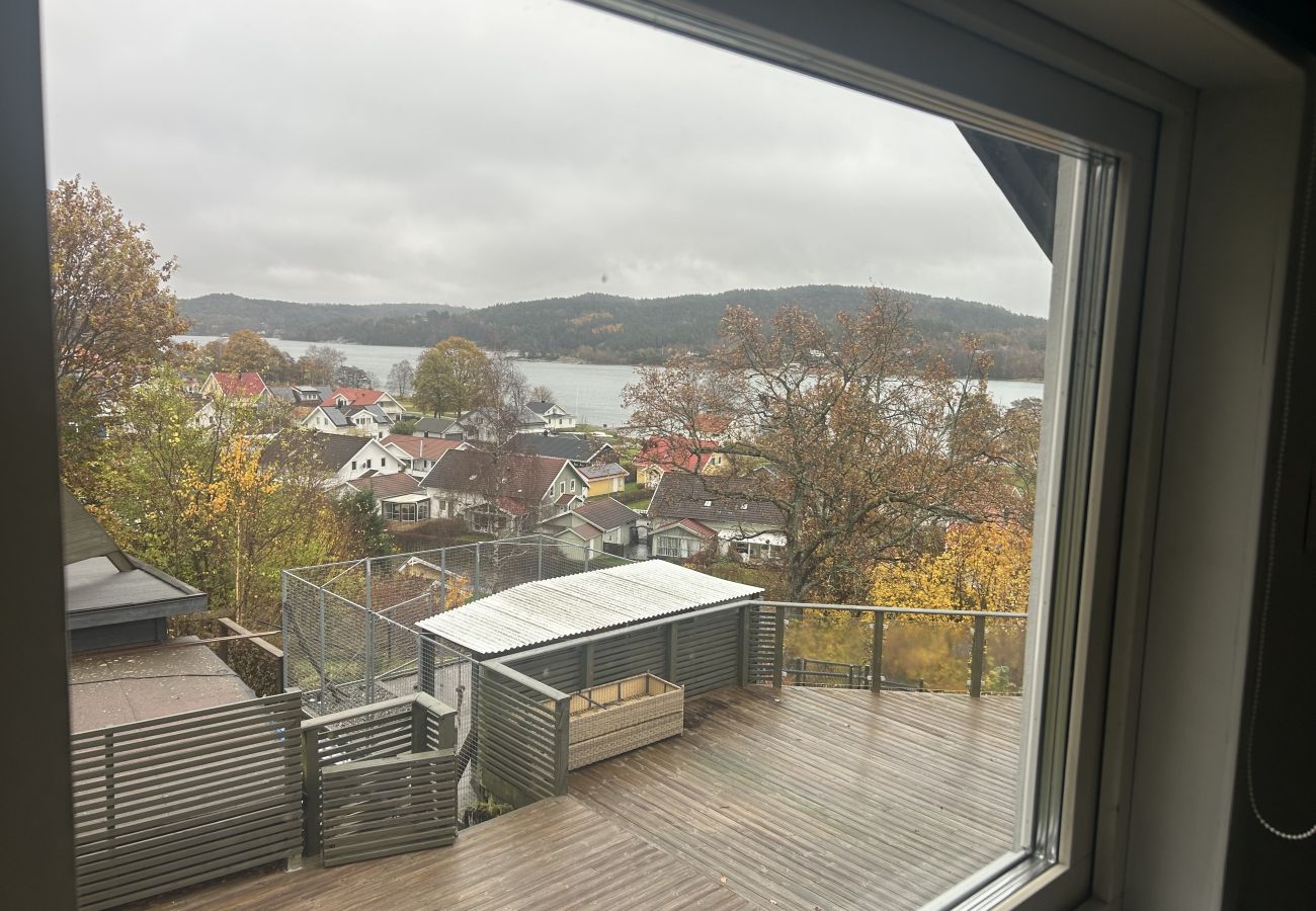 Stuga i Svanesund - Ljuvlig havsutsikt & gångavstånd till Svanesunds strand | SE09150