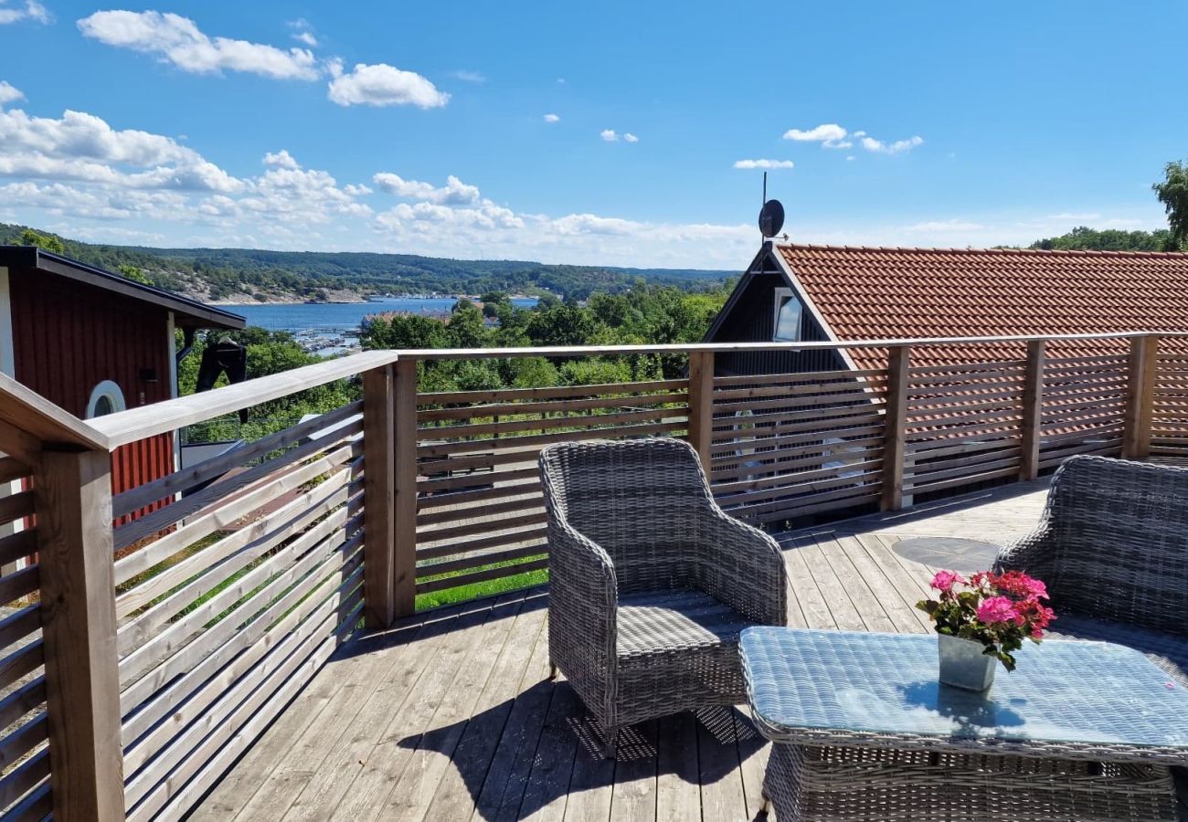 Stuga i Svanesund - Modern stuga med havsutsikt, 400 m från havet i Svanesund | SE09151