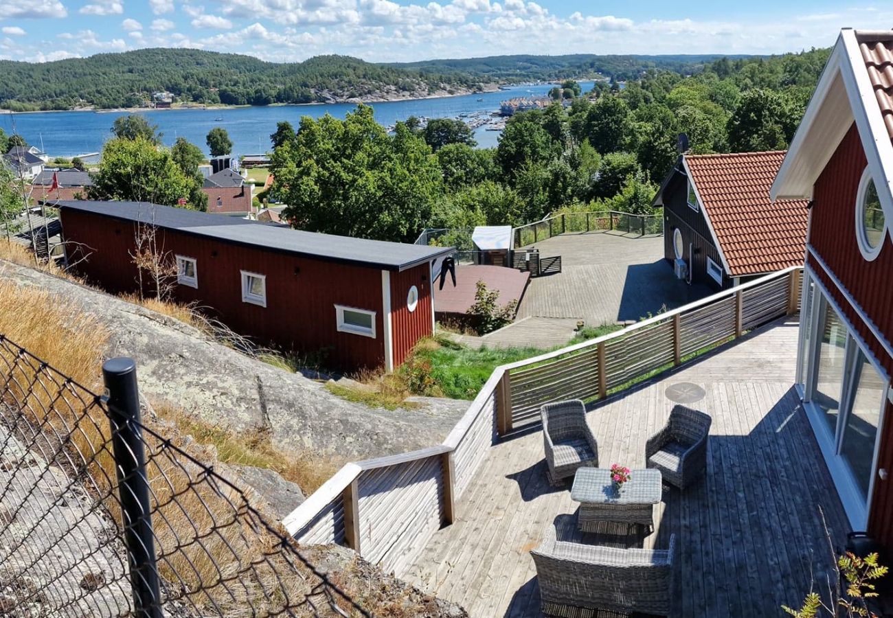 Stuga i Svanesund - Modern stuga med havsutsikt, 400 m från havet i Svanesund | SE09151