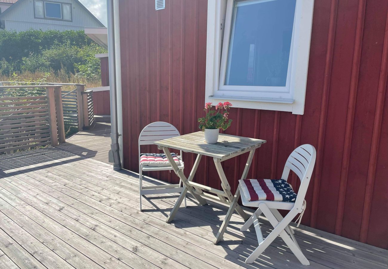 Stuga i Svanesund - Modern stuga med havsutsikt, 400 m från havet i Svanesund | SE09151