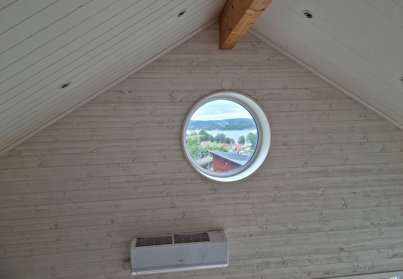 Stuga i Svanesund - Modern stuga med havsutsikt, 400 m från havet i Svanesund | SE09151