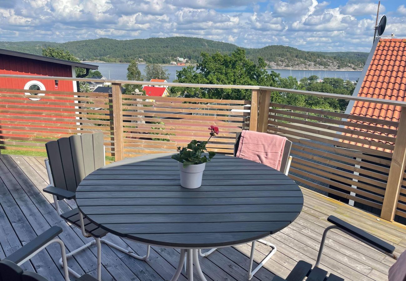Stuga i Svanesund - Modern stuga med havsutsikt, 400 m från havet i Svanesund | SE09151