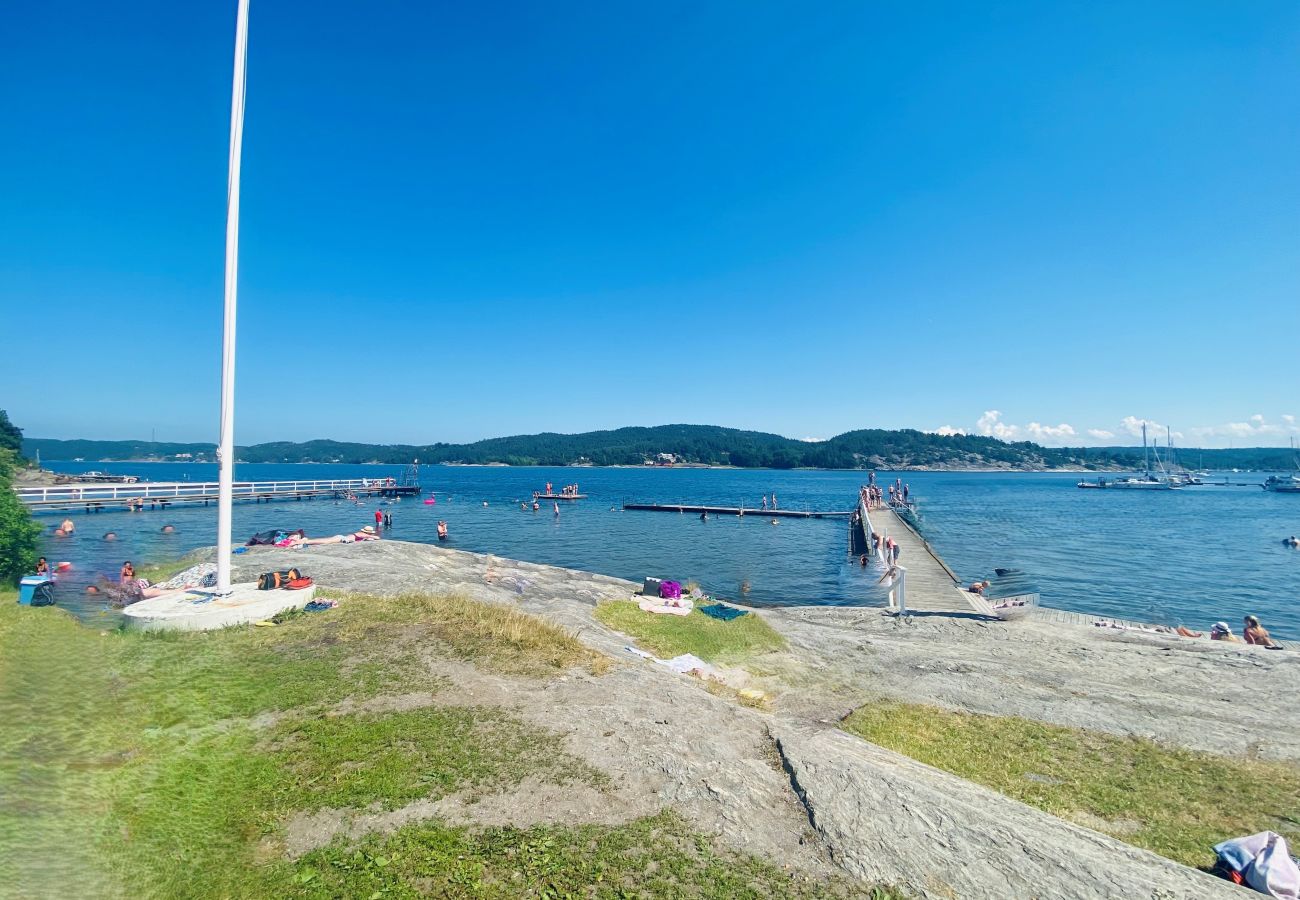 Stuga i Svanesund - Modern stuga med havsutsikt, 400 m från havet i Svanesund | SE09151