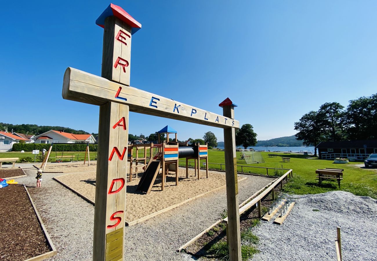 Stuga i Svanesund - Modern stuga med havsutsikt, 400 m från havet i Svanesund | SE09151