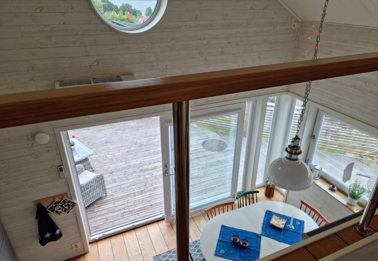 Stuga i Svanesund - Modern stuga med havsutsikt, 400 m från havet i Svanesund | SE09151