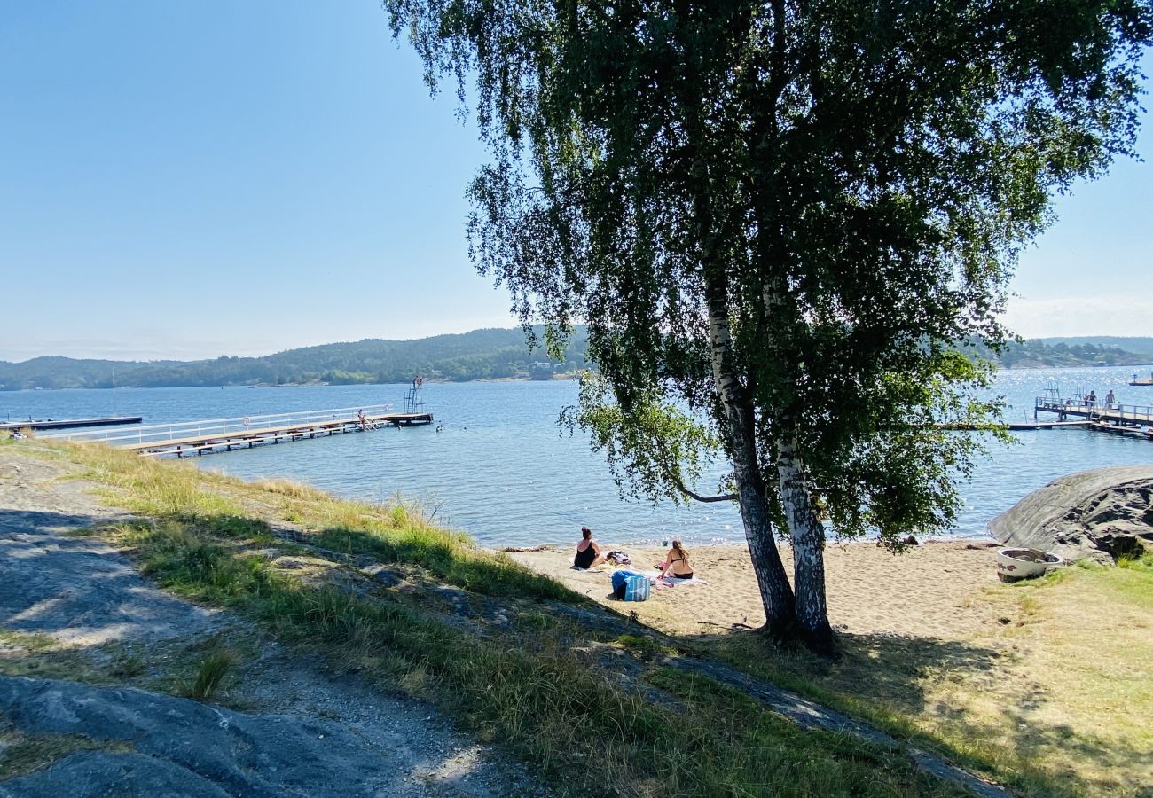 Stuga i Svanesund - Modern stuga med havsutsikt, 400 m från havet i Svanesund | SE09151
