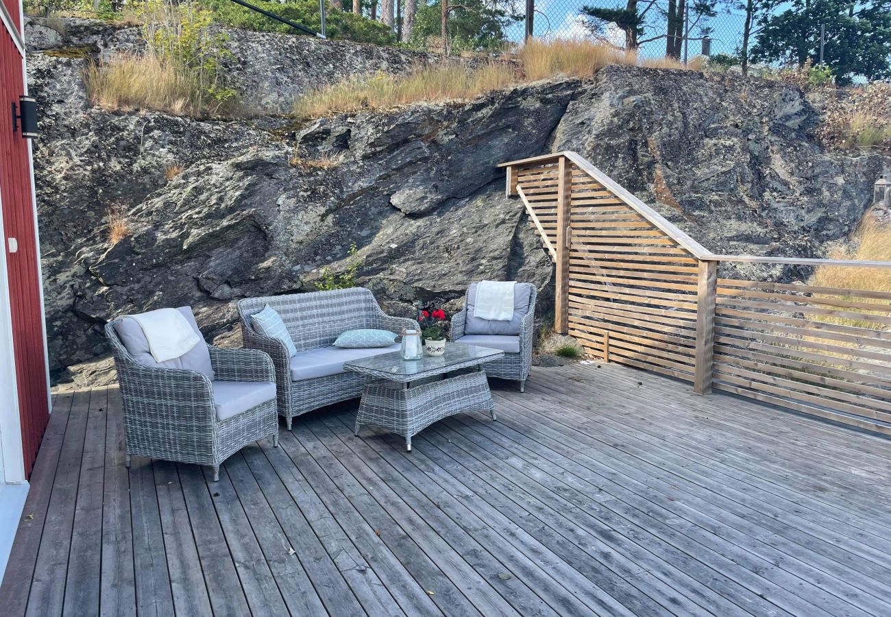 Stuga i Svanesund - Modern stuga med havsutsikt, 400 m från havet i Svanesund | SE09151