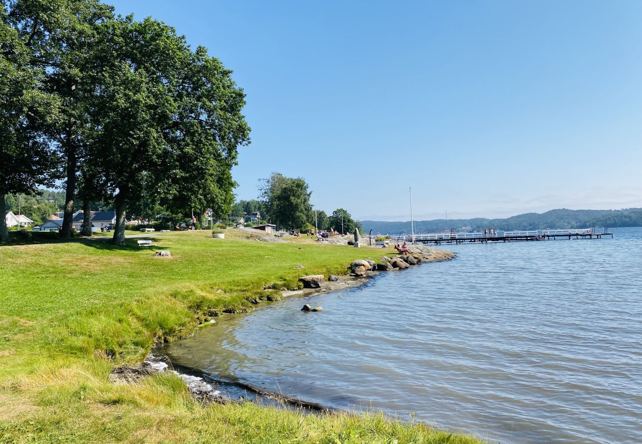 Stuga i Svanesund - Modern stuga med havsutsikt, 400 m från havet i Svanesund | SE09151