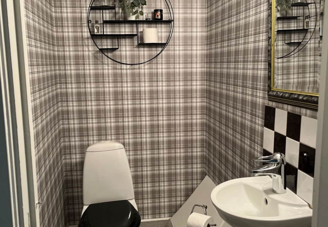 Villa i Svanesund - Stort charmigt hus med pool & sjöutsikt nära Svanesund | SE09167