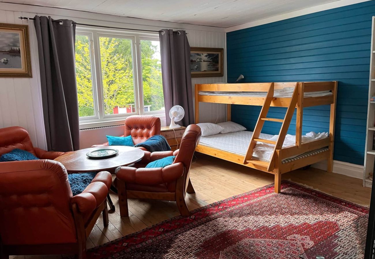 Villa i Svanesund - Stort charmigt hus med pool & sjöutsikt nära Svanesund | SE09167