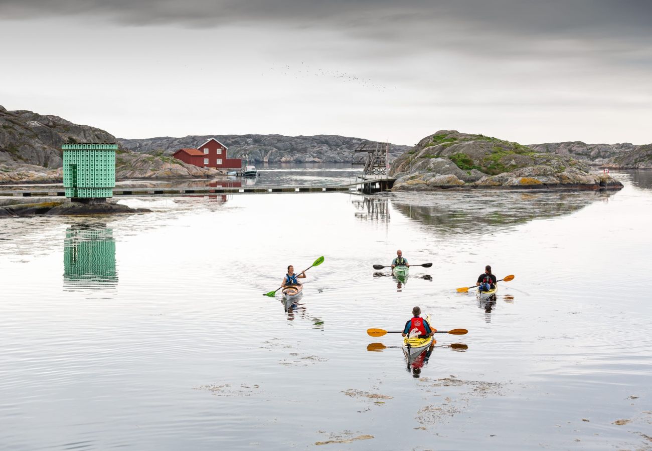 Stuga i Stenungsund - Arkitektritat semesterhus med naturtomt nära hav | SE09157
