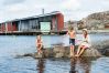 Stuga i Stenungsund - Arkitektritat semesterhus med naturtomt nära hav | SE09157
