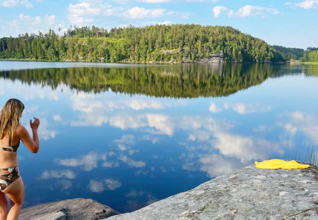Villa i Henån - Stor villa nära sjö med roddbåt | SE09131