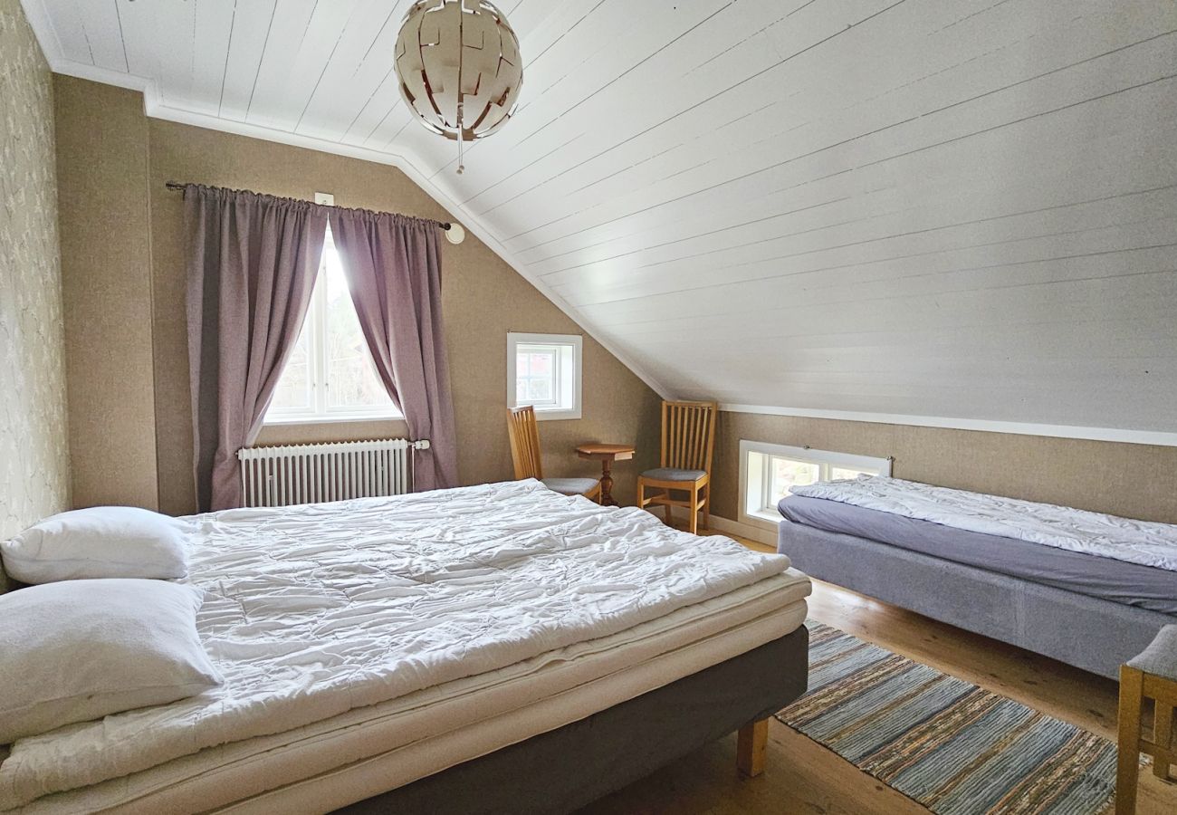 Villa i Henån - Stor villa nära sjö med roddbåt | SE09131