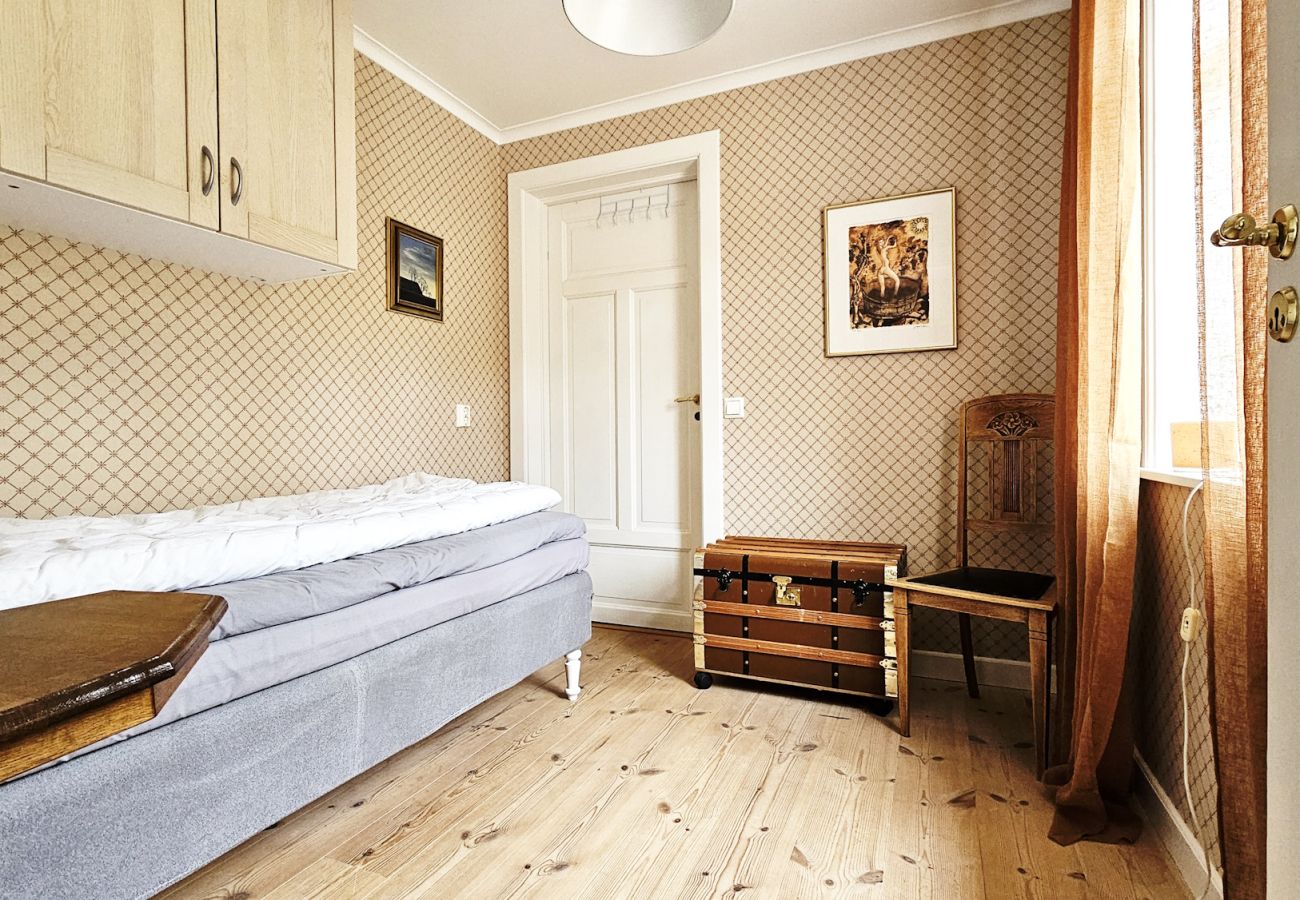 Villa i Henån - Stor villa nära sjö med roddbåt | SE09131