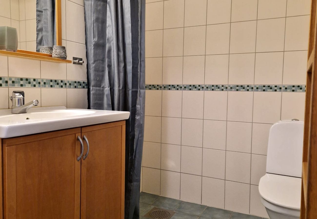 Villa i Henån - Stor villa nära sjö med roddbåt | SE09131