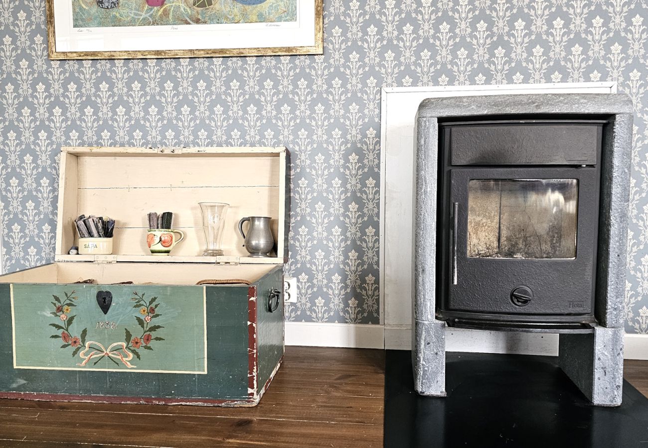 Villa i Henån - Stor villa nära sjö med roddbåt | SE09131