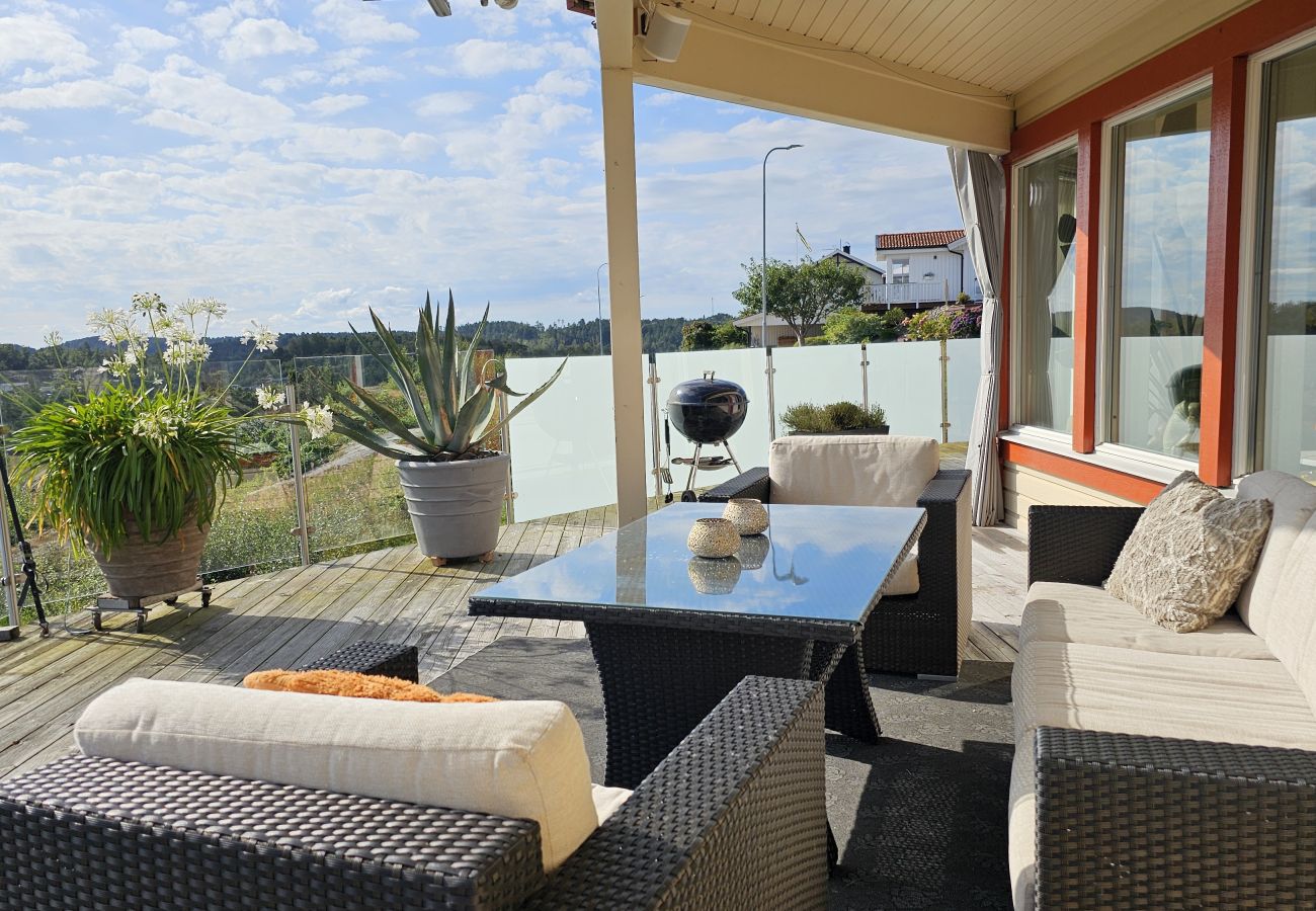 Stuga i Myggenäs - Underbar villa med panoramautsikt över havet | SE09144