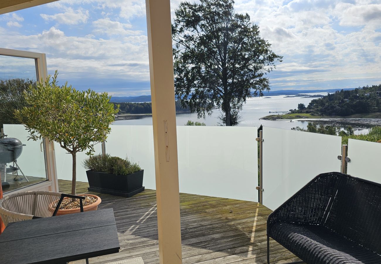 Stuga i Myggenäs - Underbar villa med panoramautsikt över havet | SE09144