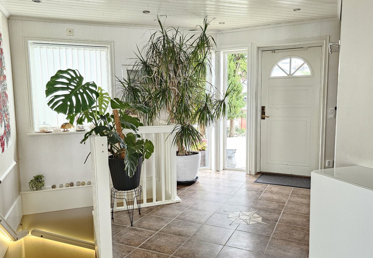 Stuga i Myggenäs - Underbar villa med panoramautsikt över havet | SE09144