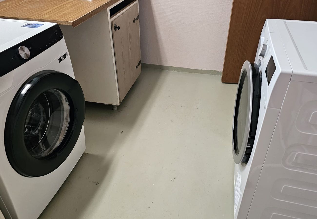 Stuga i Henån - Soligt & fridfullt boende nära hav och skog | SE09158