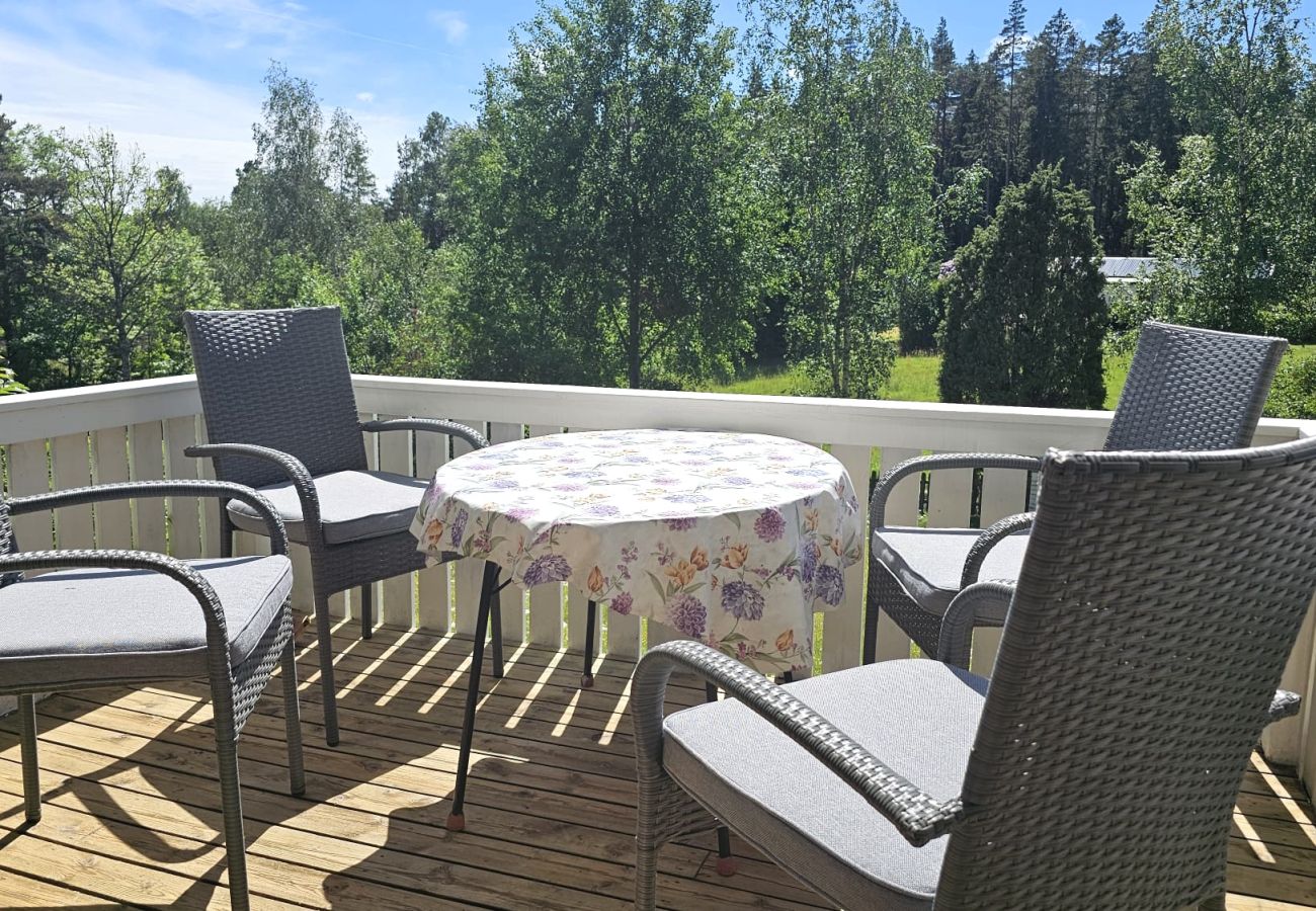 Stuga i Henån - Soligt & fridfullt boende nära hav och skog | SE09158