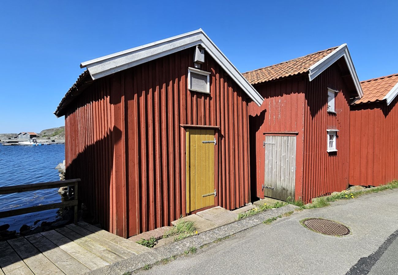 Stuga i Henån - Soligt & fridfullt boende nära hav och skog | SE09158