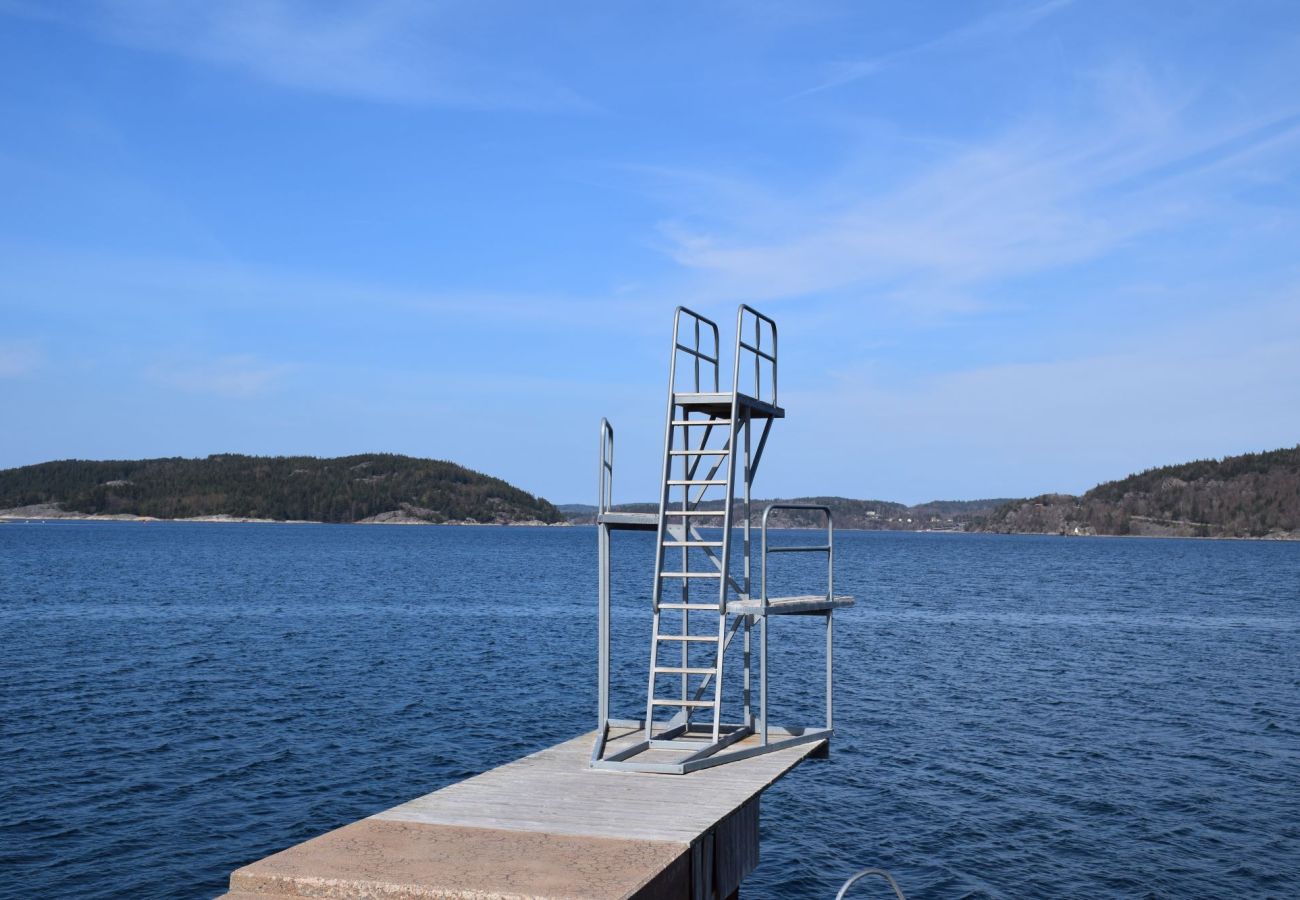 Stuga i Henån - Bo i vackra Henån, både centralt & nära havet | SE09155