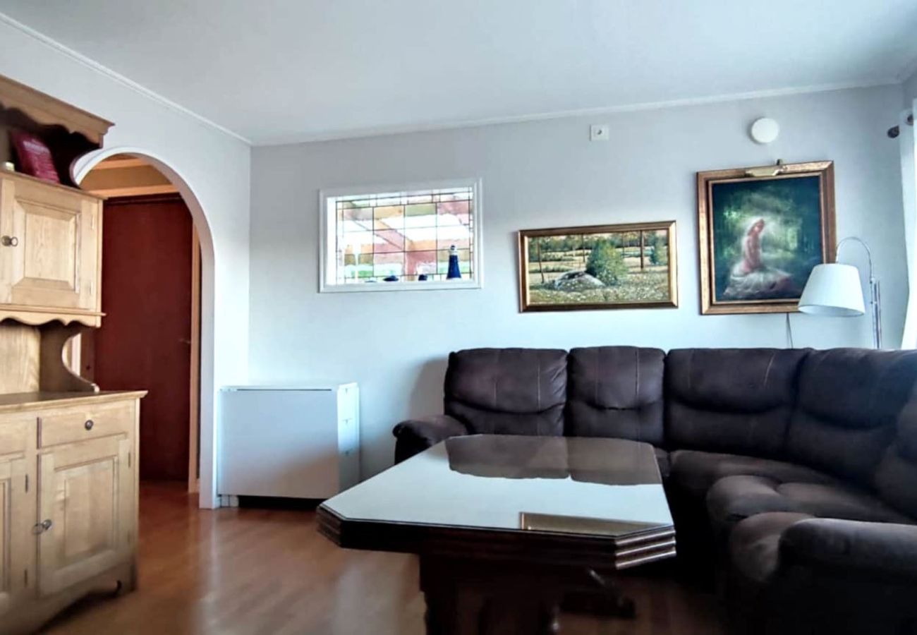 Stuga i Henån - Bo i vackra Henån, både centralt & nära havet | SE09155