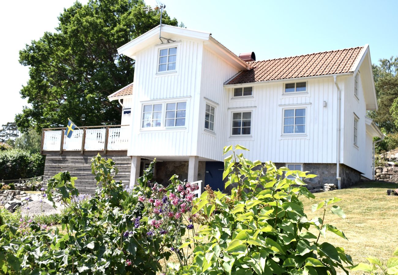 Stuga i Myggenäs - Fiskarvilla med havsutsikt & gångavstånd till bad | SE09161