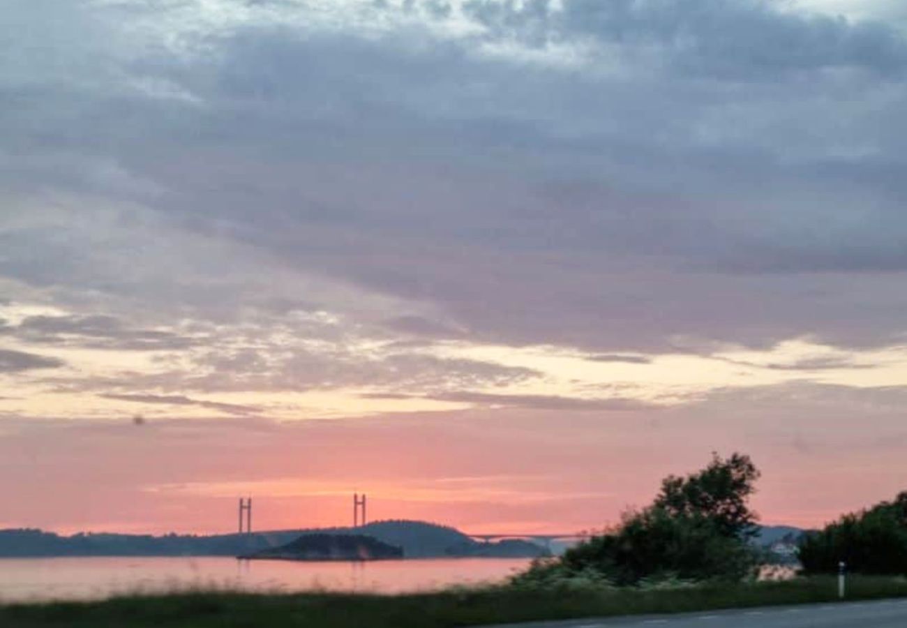 Stuga i Kållekärr - Stuga med uterum nära strand och brygga | SE09159