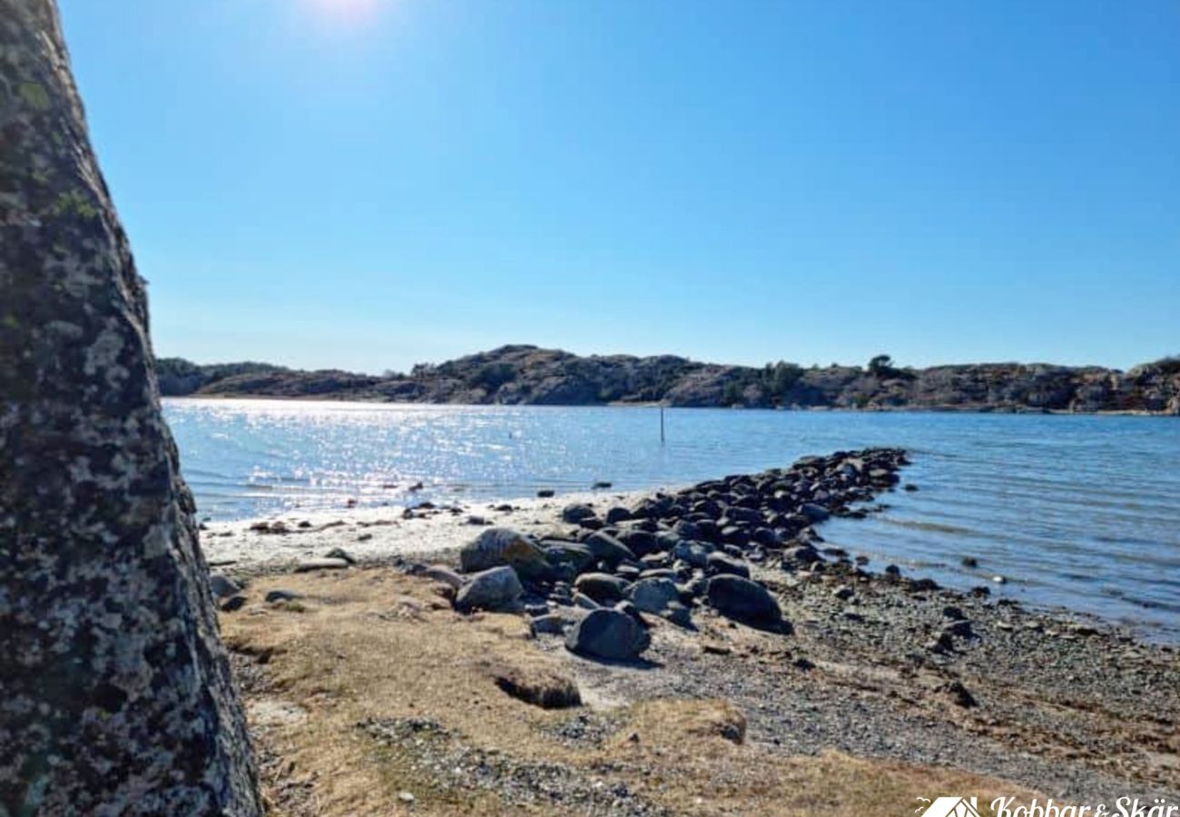 Stuga i Kållekärr - Stuga med uterum nära strand och brygga | SE09159