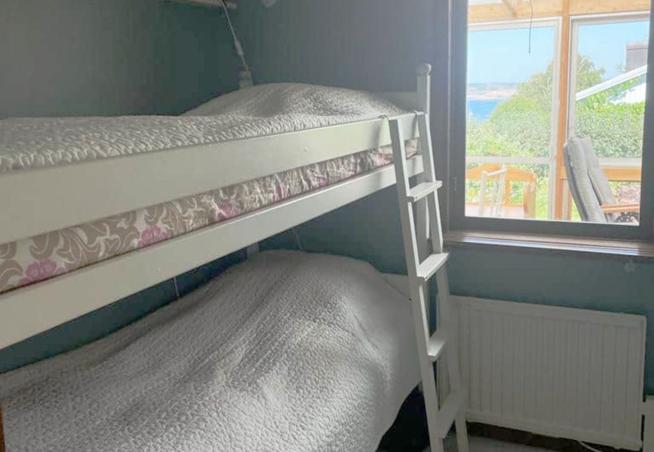 Stuga i Kållekärr - Stuga med uterum nära strand och brygga | SE09159