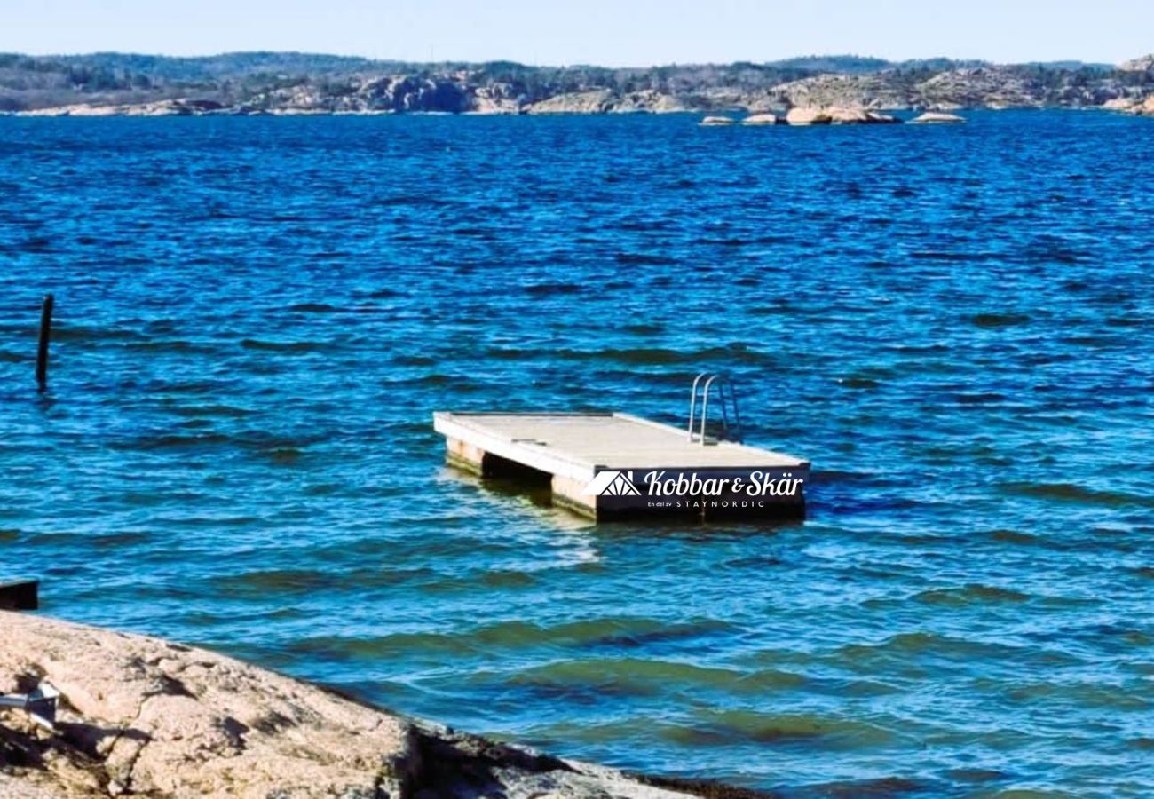 Stuga i Kållekärr - Stuga med uterum nära strand och brygga | SE09159
