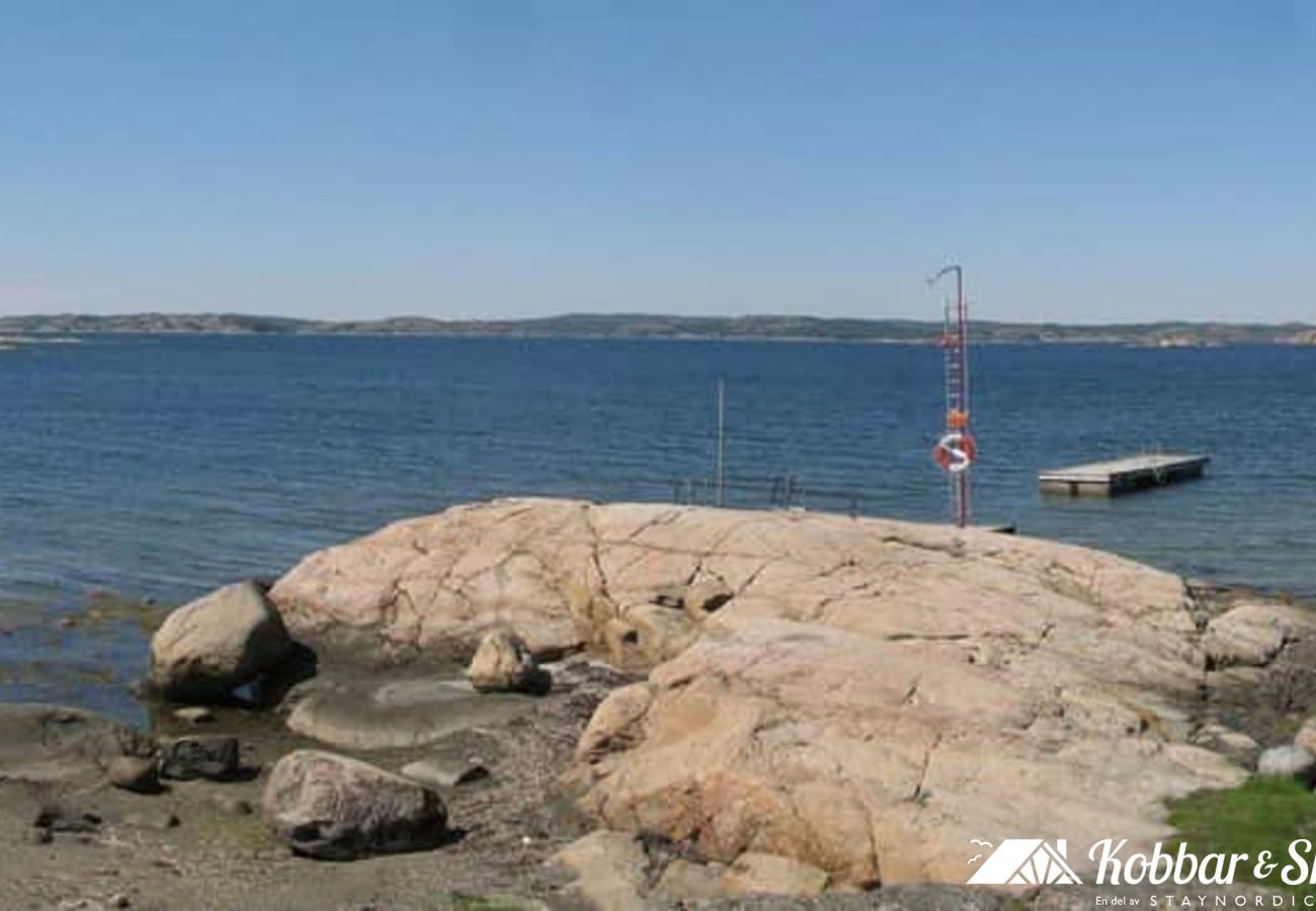 Stuga i Kållekärr - Stuga med uterum nära strand och brygga | SE09159