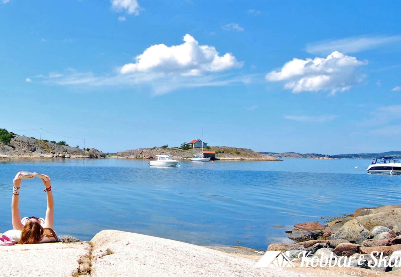 Stuga i Kållekärr - Stuga med uterum nära strand och brygga | SE09159