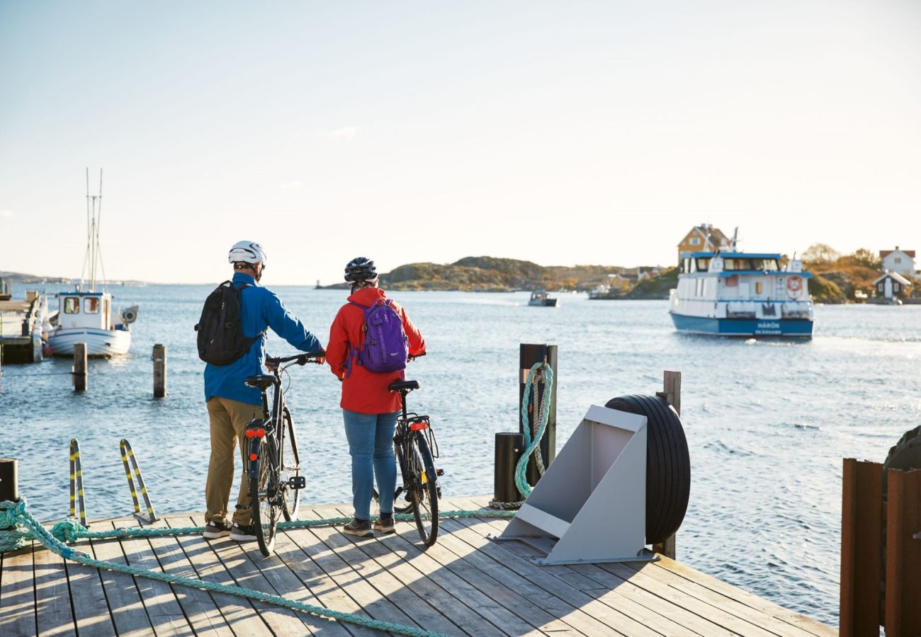 Stuga i Kållekärr - Stuga med uterum nära strand och brygga | SE09159