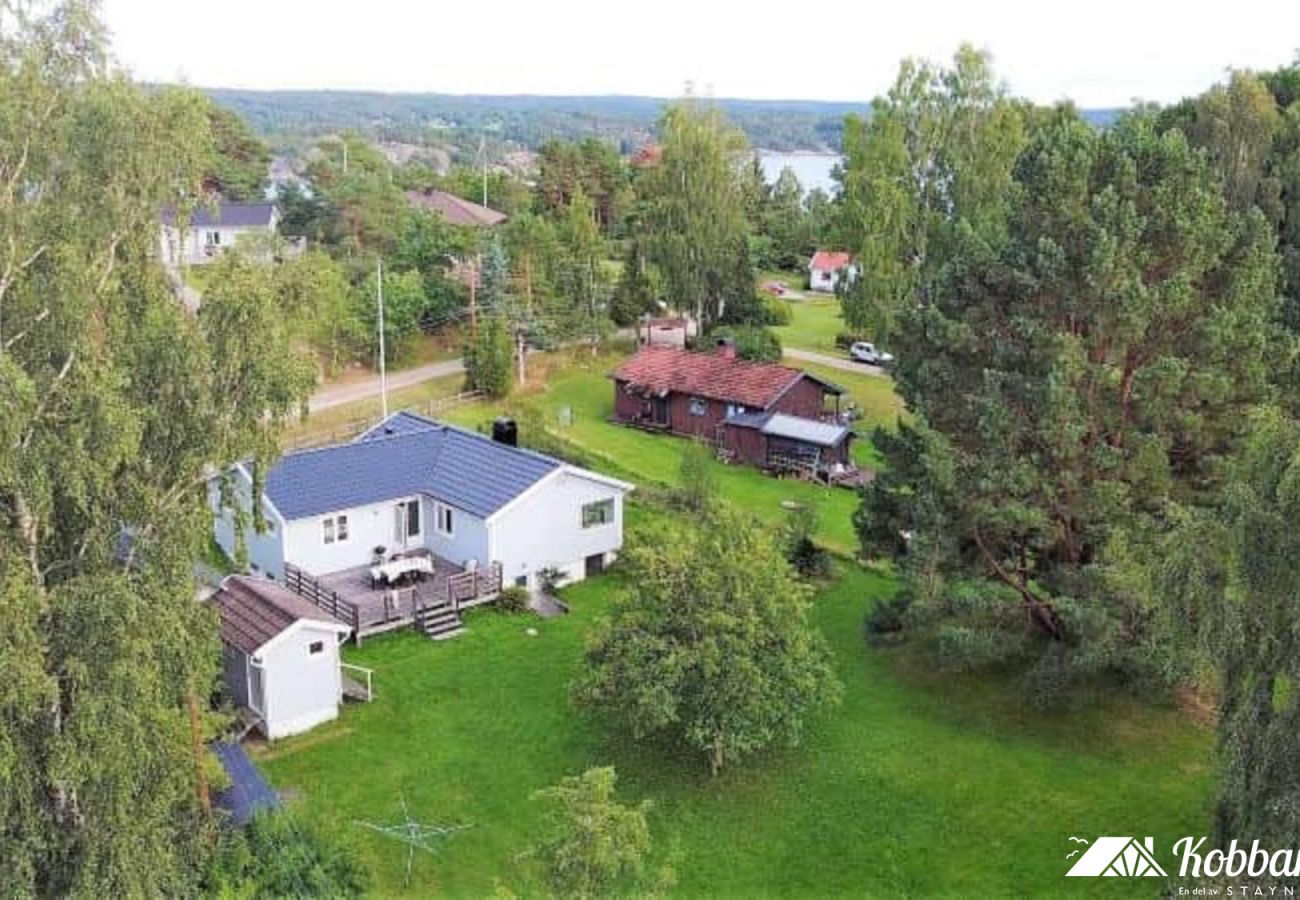 Stuga i Svanesund - Rymlig stuga i Svanesund nära badplats och mataffär | SE09163