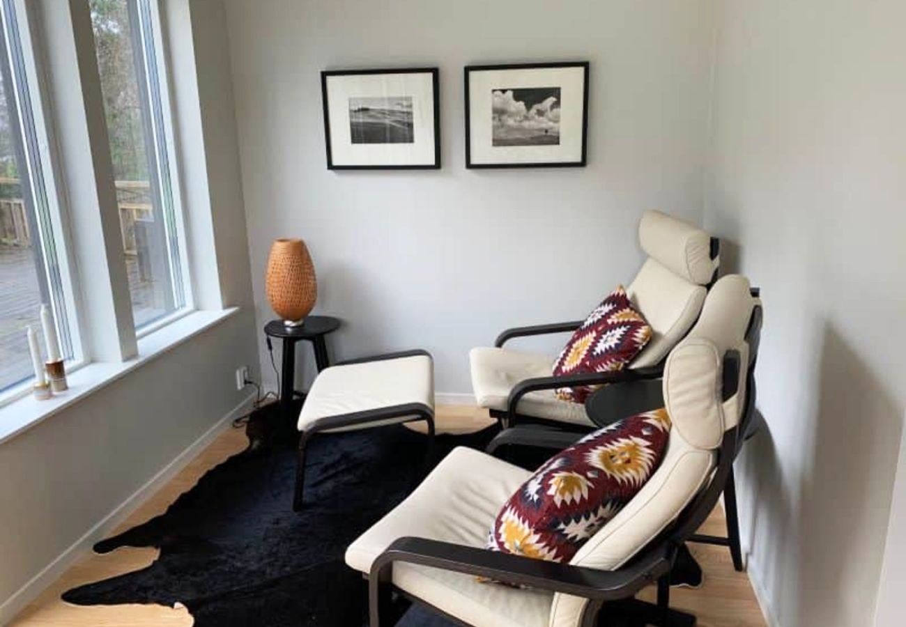 Lanthus i Varekil - Stuga nära badstrand med gäststuga | SE09165