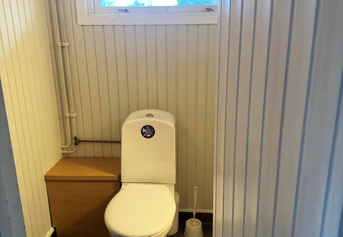 Lanthus i Varekil - Stuga nära badstrand med gäststuga | SE09165