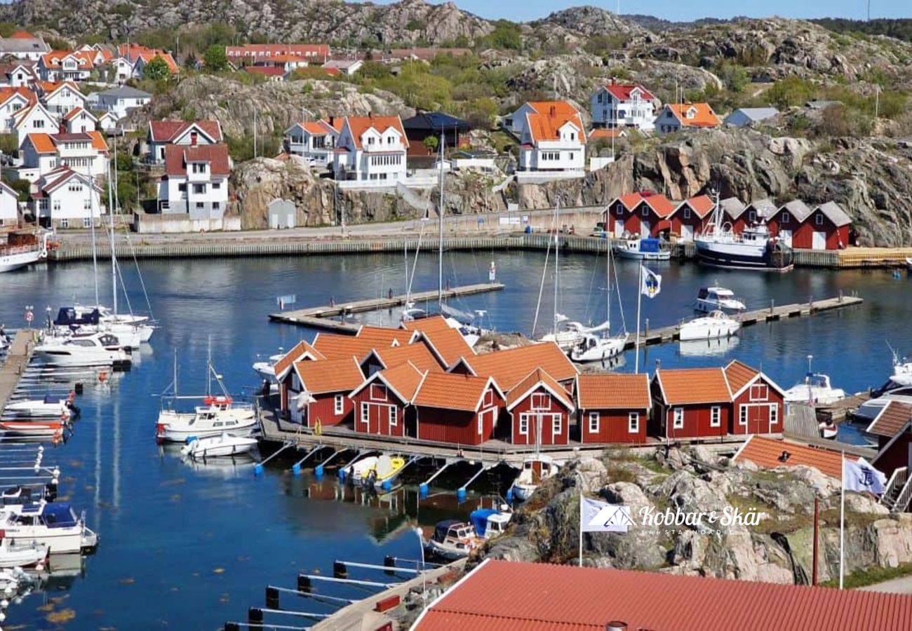 Lanthus i Varekil - Stuga nära badstrand med gäststuga | SE09165