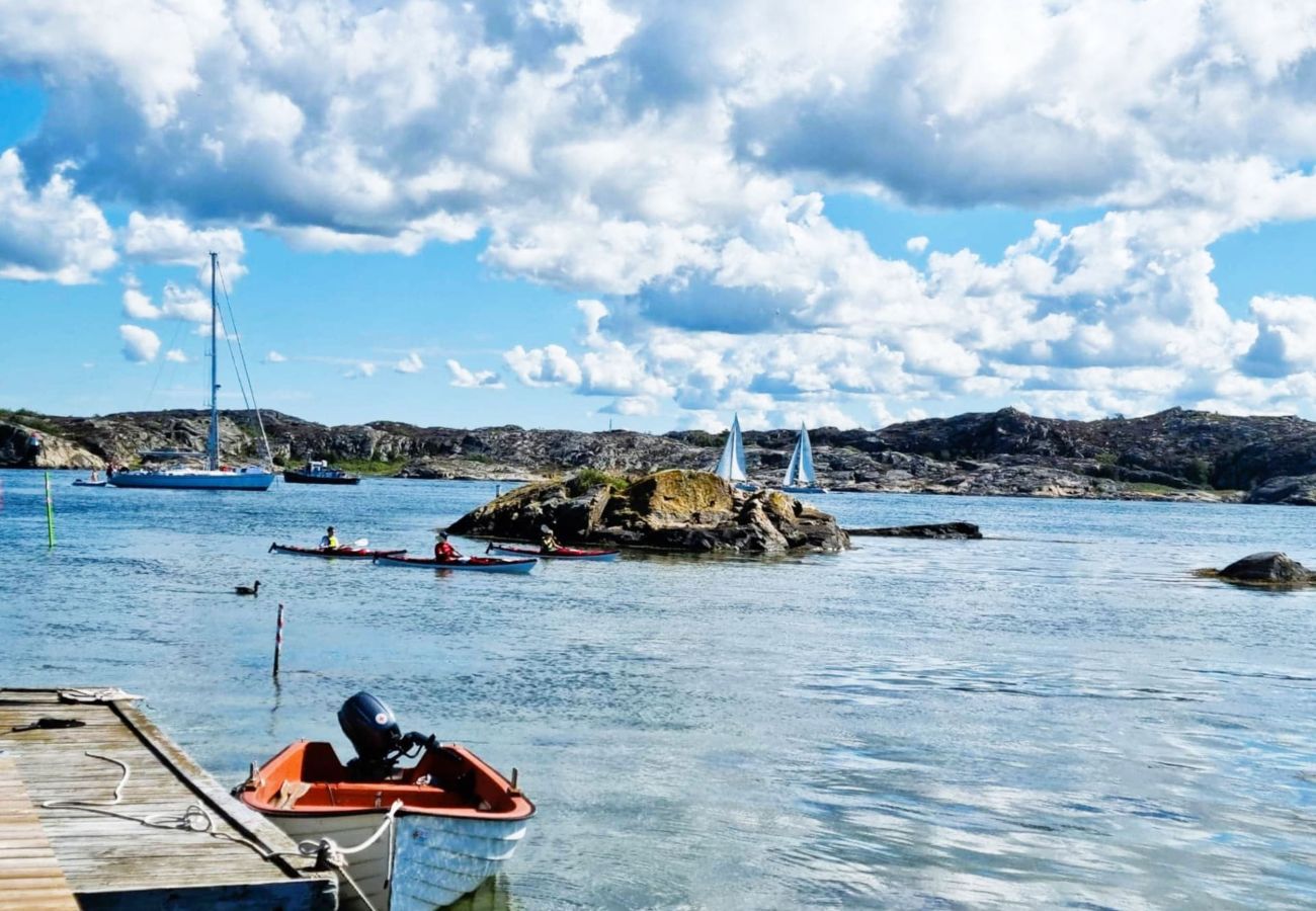 Lanthus i Varekil - Stuga nära badstrand med gäststuga | SE09165