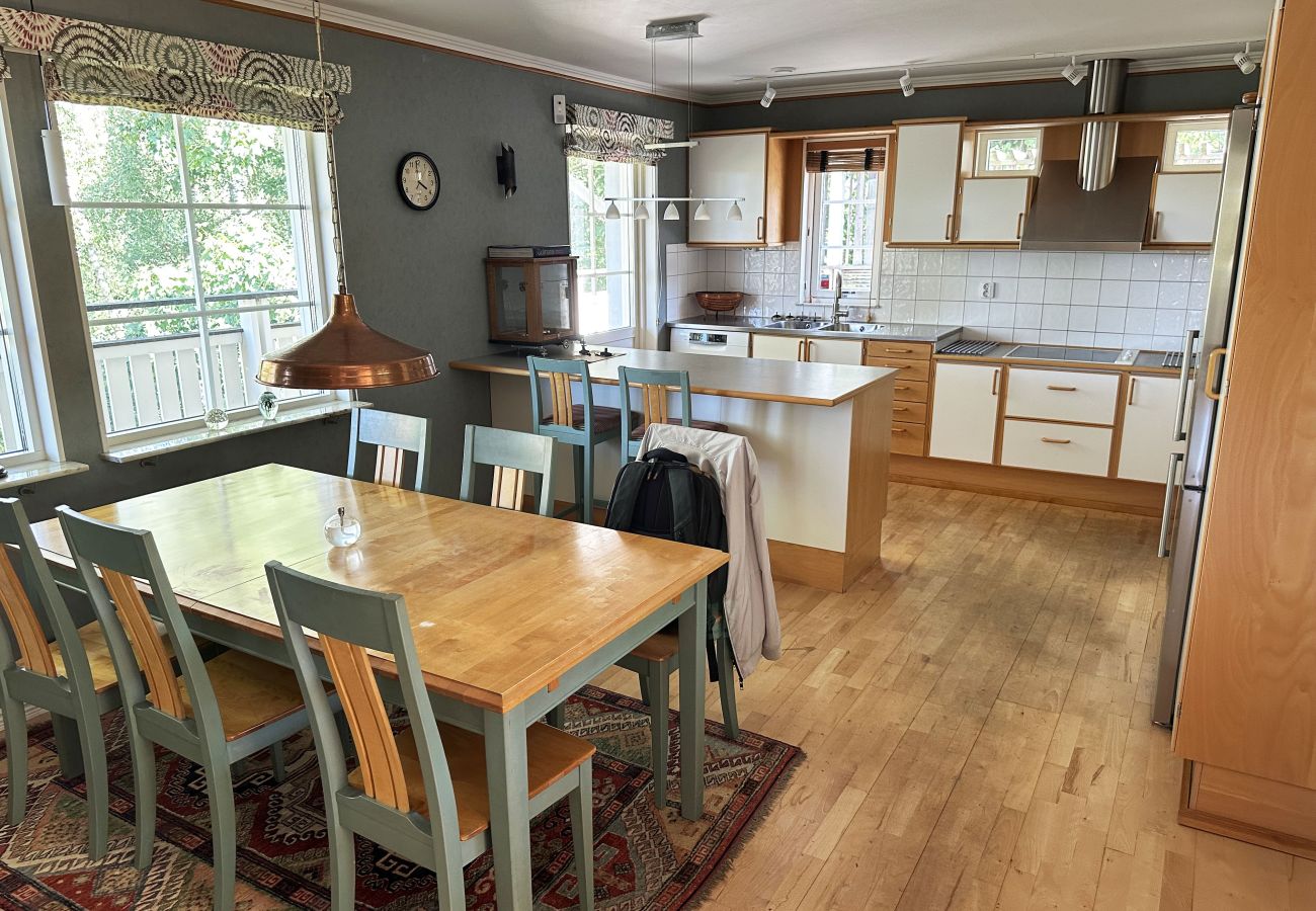 Stuga i Älta - Rymlig villa i natursköna Älta – perfekt för upp till 8 vuxna |SE13080