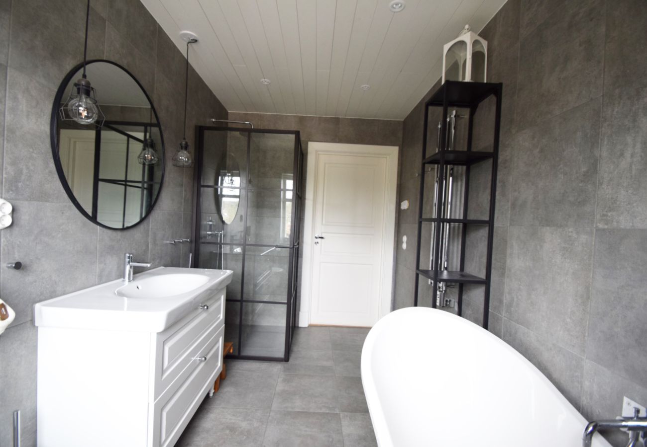 Villa i Henån - Nybyggt hus nära hav & badplats | SE09166